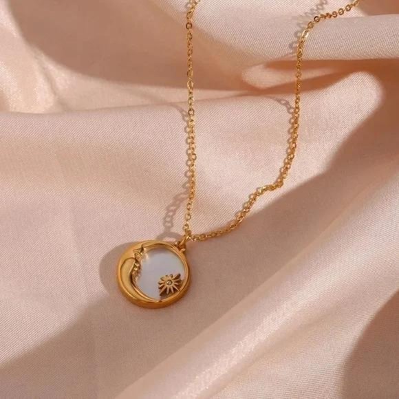 New 18k Gold Disc Sun Moon Pendant Necklace, NICE NECKLACE, CUTE NECKLACE - Picture 3 of 7